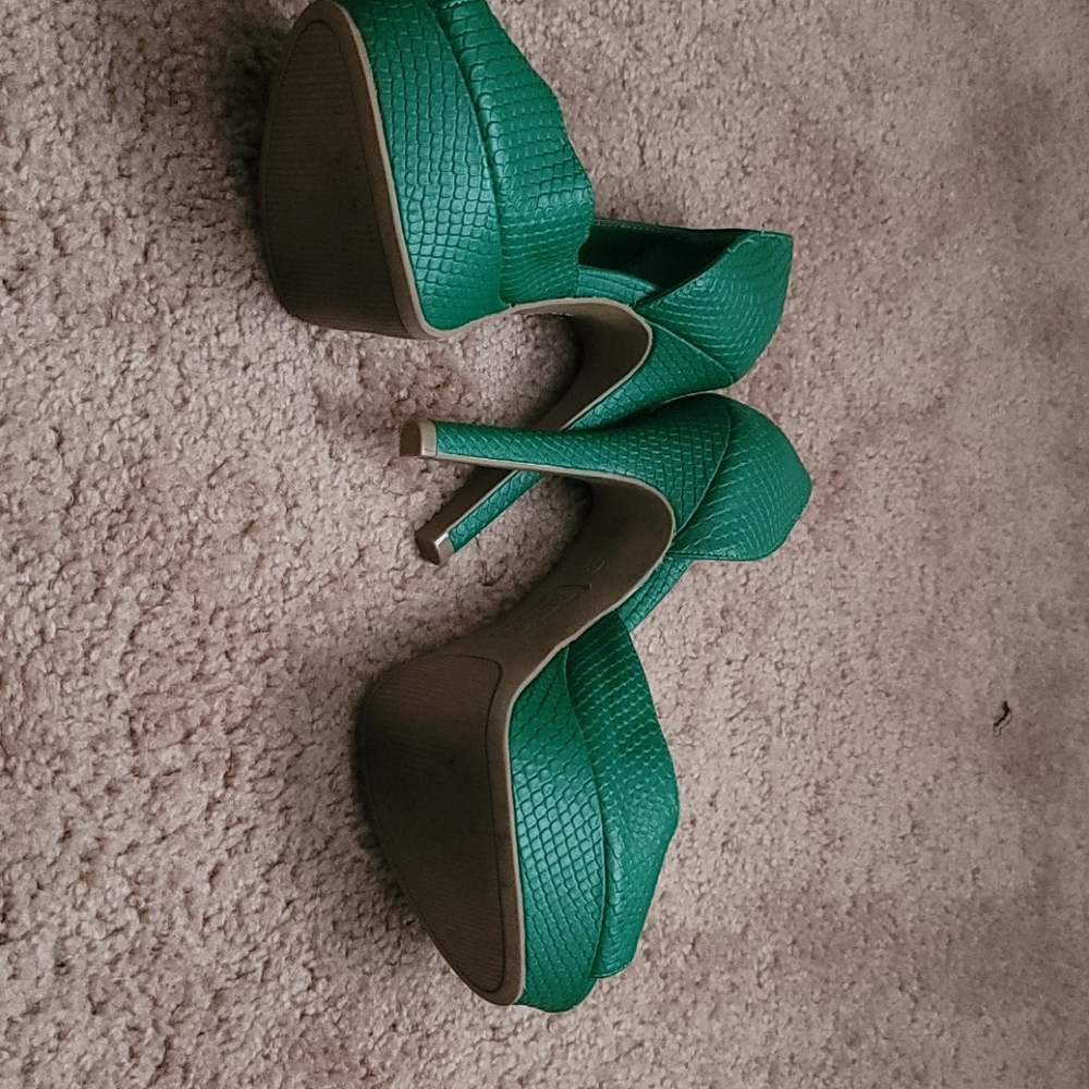 Shoes - Picture 3 of 3
